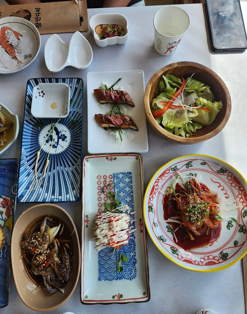 Neatly arranged dachi han-sang side dish spread