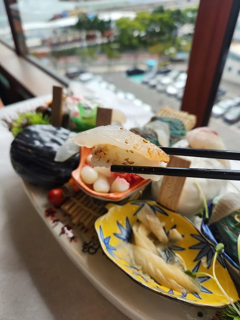 Fresh live-fish sashimi with side accompaniments