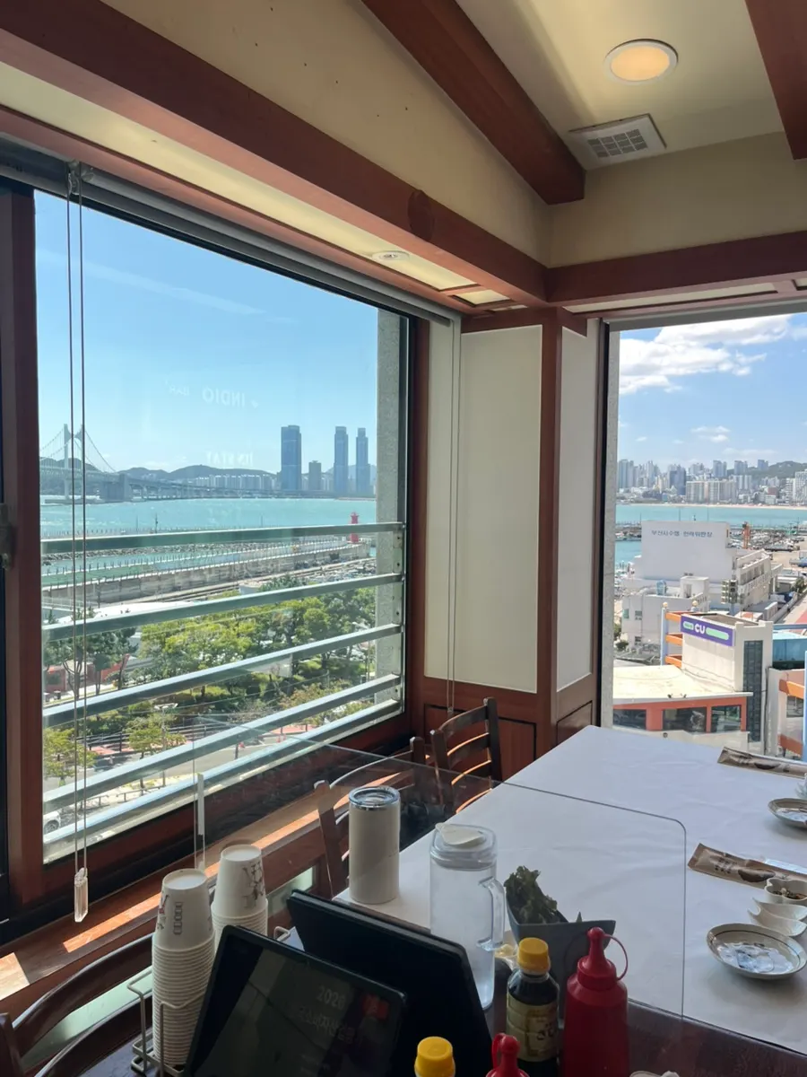 광안다찌 창으로 보이는 광안대교 오션뷰