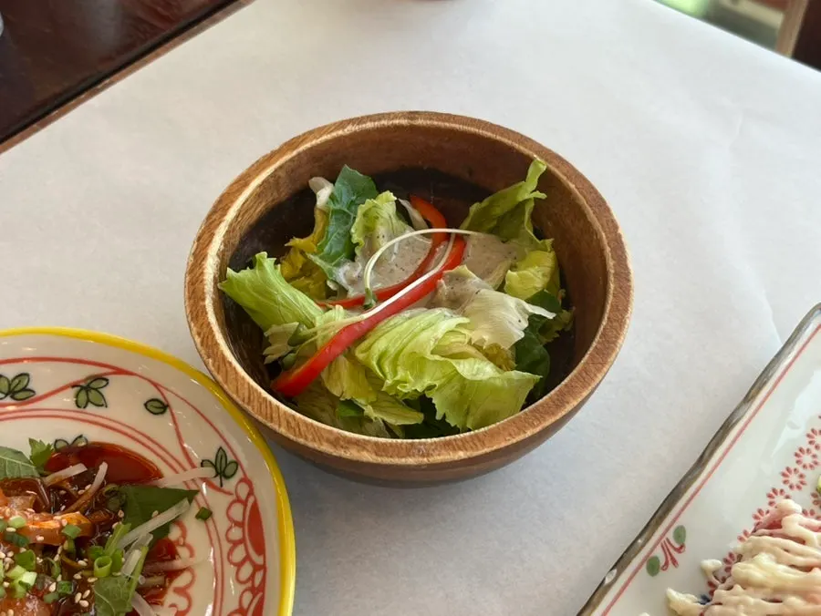 복어 껍데기 무침 접시