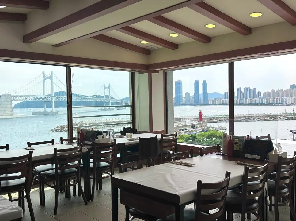 Ocean view of Gwangan Bridge through the floor-to-ceiling windows