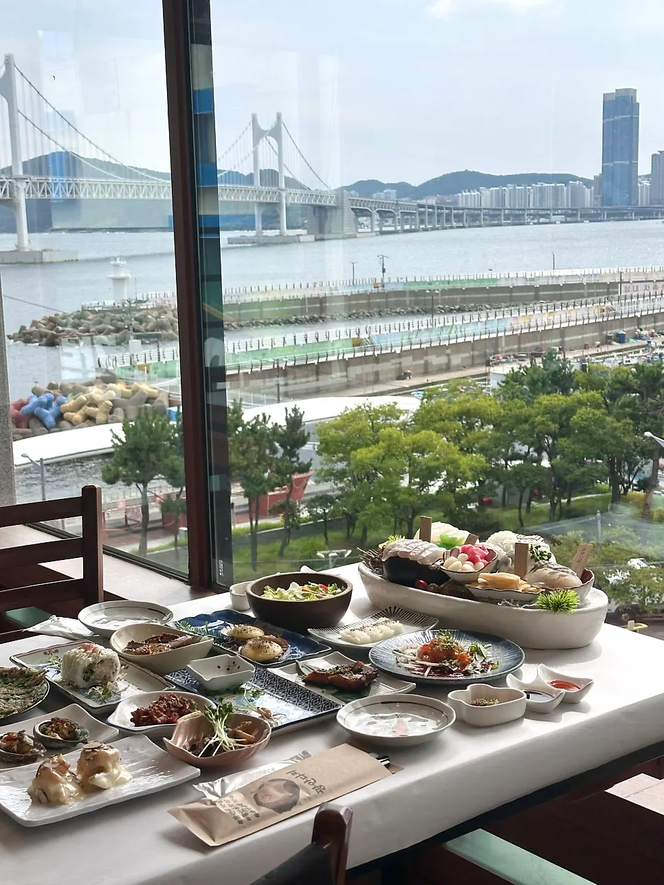 Full view of the daejjihanhsang table setting