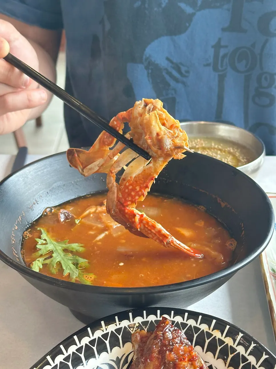 Whole-fried shrimp tempura and crab stew