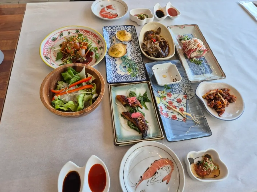 A Gwanganda table set with the basic table setting