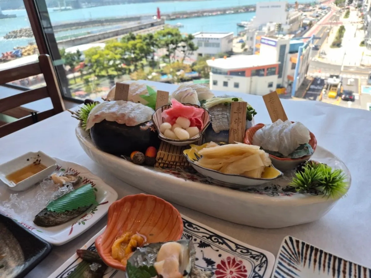 Large platter of assorted sashimi from Gwanganda's dachi han-sang set