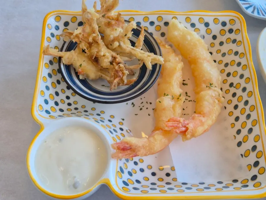 A plate of crab tempura and shrimp tempura