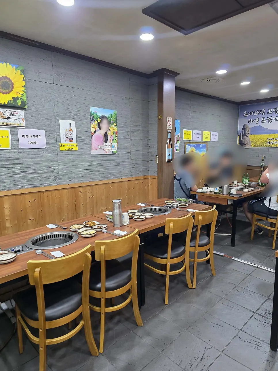 Dining hall packed with customers on a weekday evening