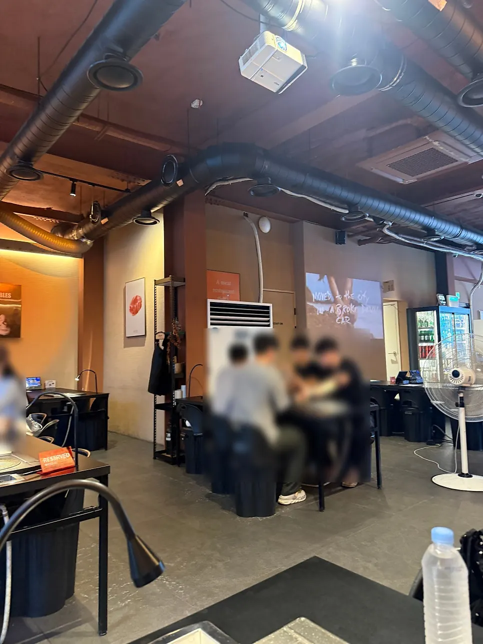 Table seating at Gwang-anmok Haeundae Branch