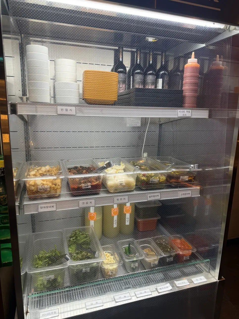 Self-serve bar for grabbing extra side dishes