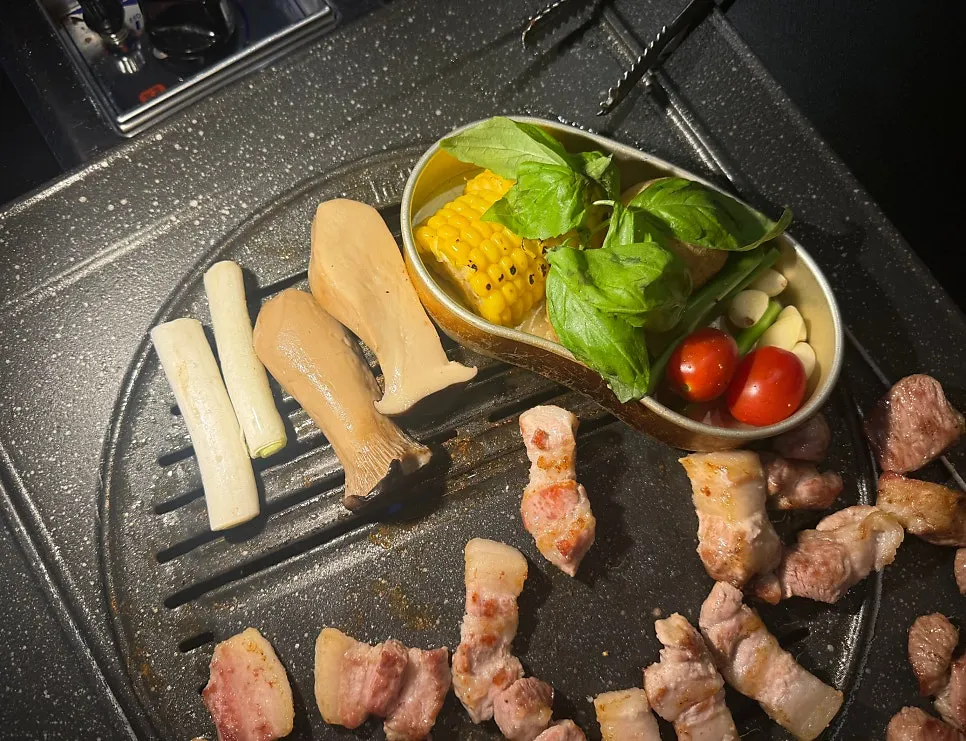 Butter-grilled vegetables with the meat