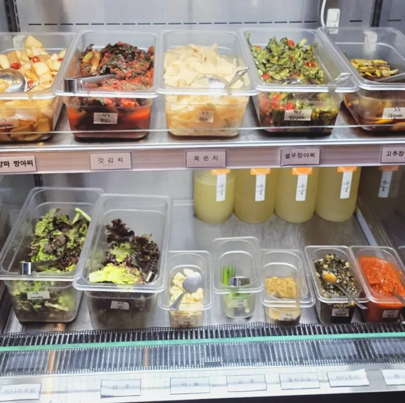 Interior of Gwang-anmok Haeundae Branch and the self-serve bar