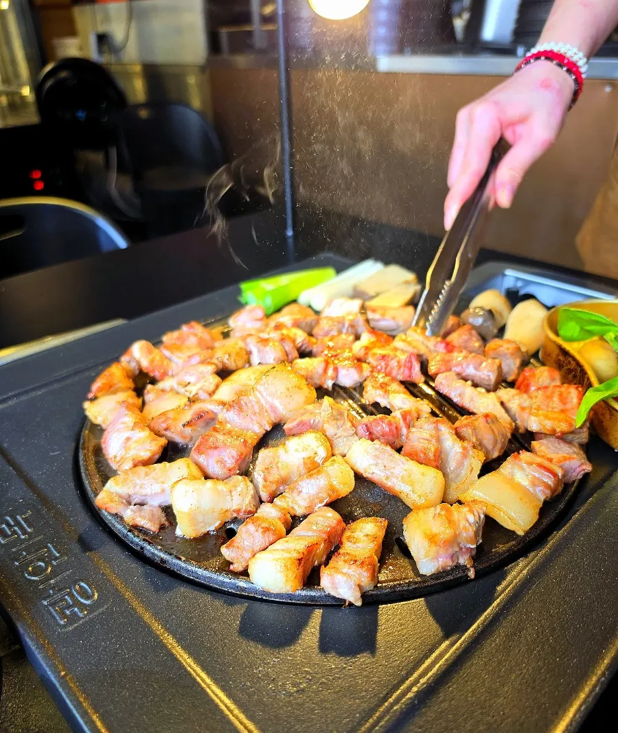 Extra order of dugeopsal (pork cheek meat)