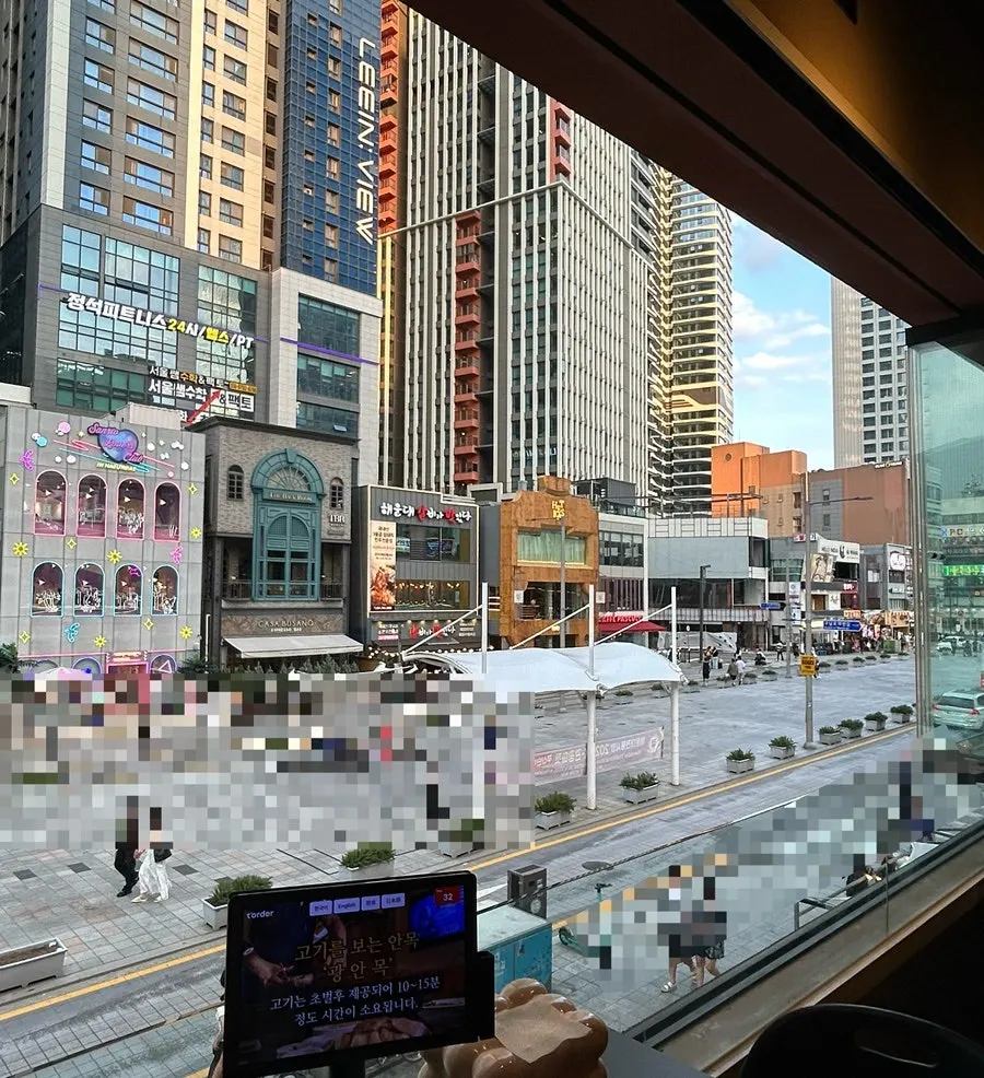 Window seat at Gwang-anmok Haeundae Branch with the window open