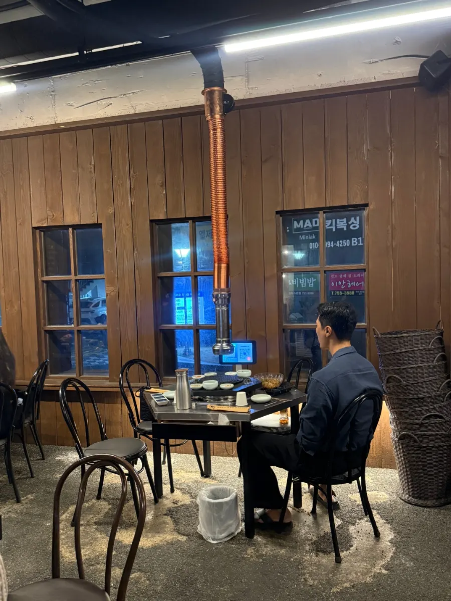 2층 프라이빗 룸 공간
