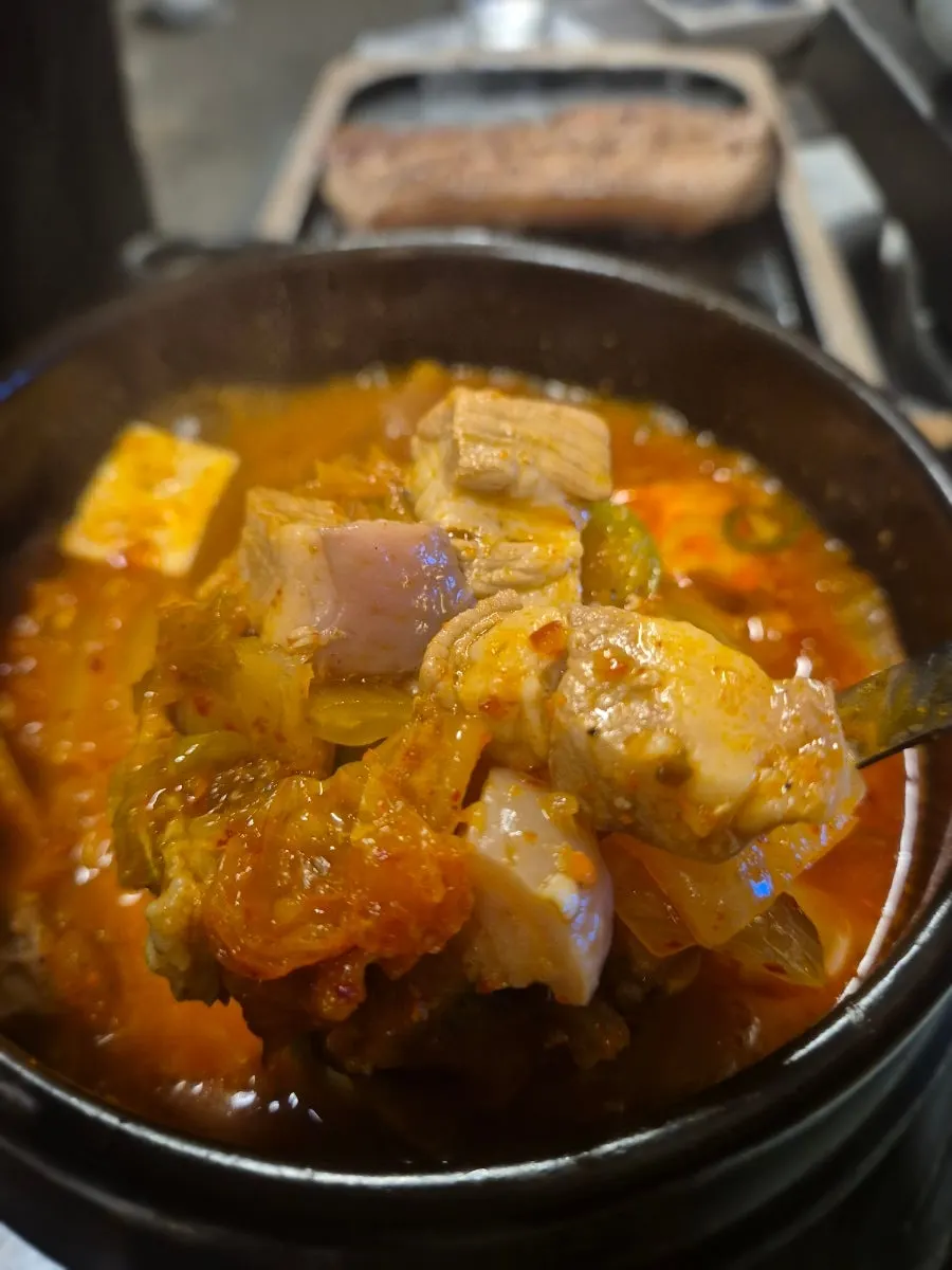 한돈김치찌개 식사 메뉴