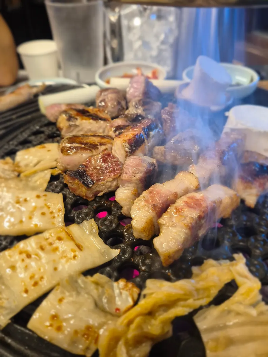 고기와 두부가 든 김치찌개