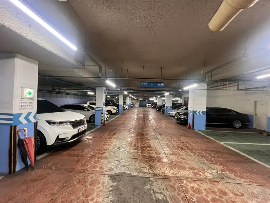Working Holiday Minrak entrance area