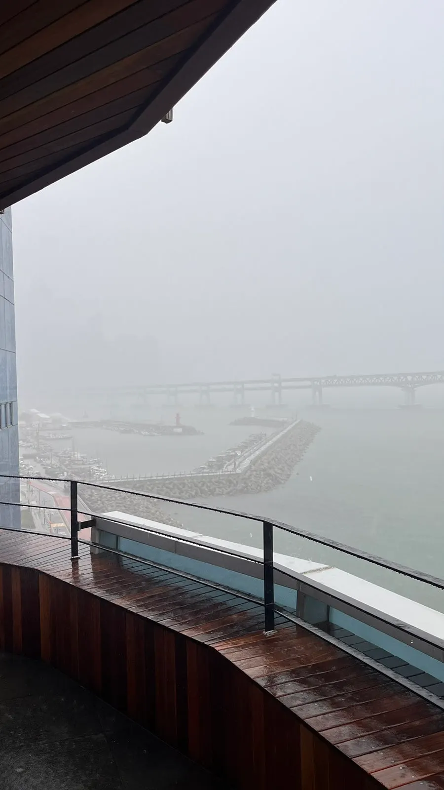 Gwangalli ocean-view café space