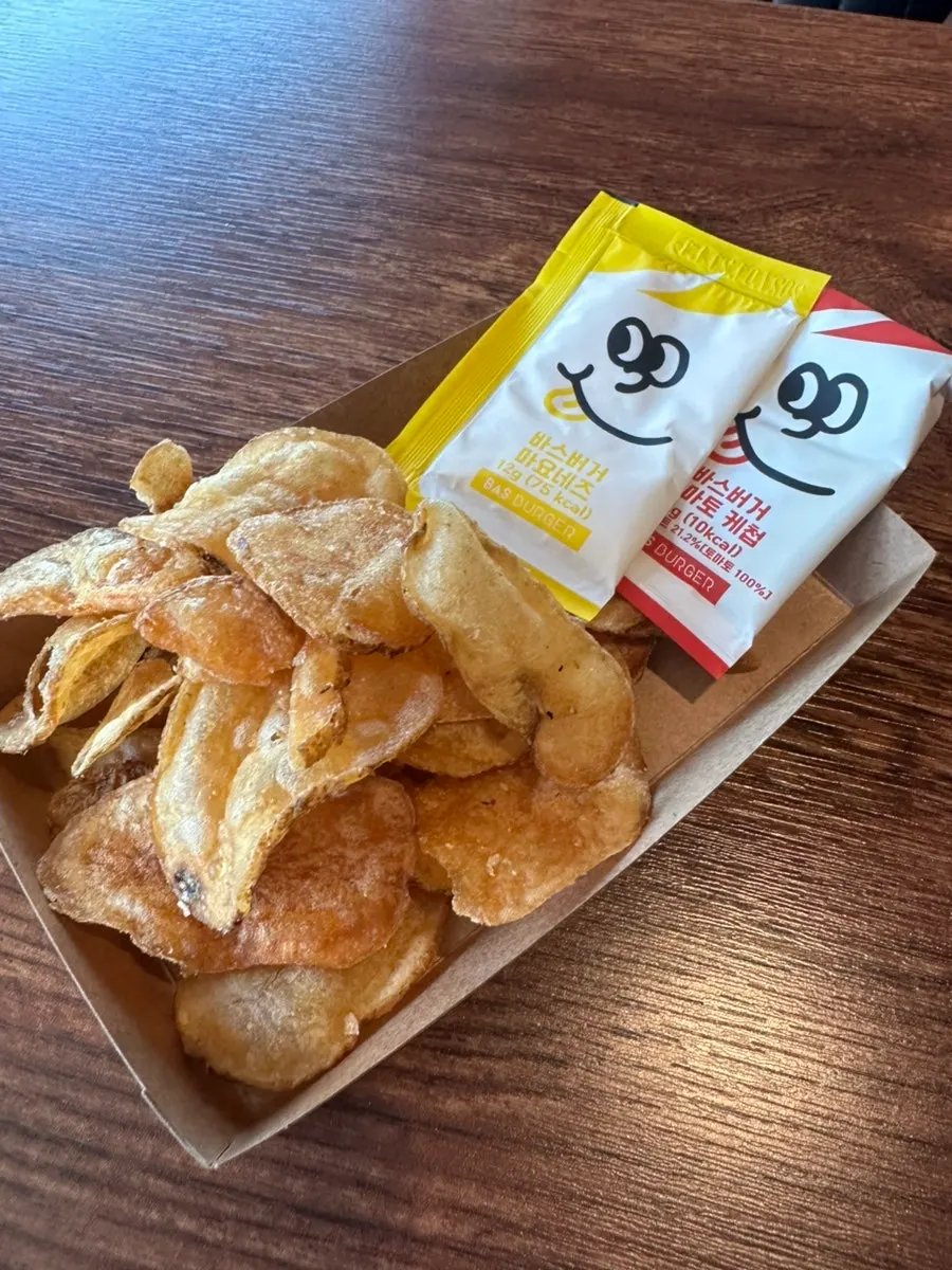 Service bar offering unlimited potato chips