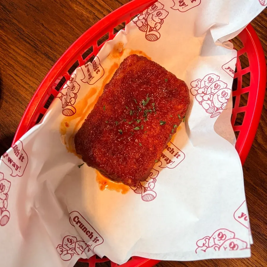 Chilli Mozzarella Bar with stretchy cheese