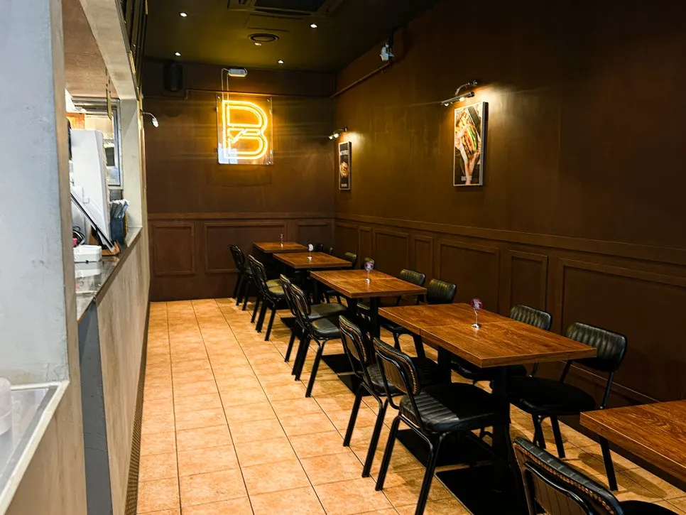 Exterior view of the Base Burger store on the 2nd floor of Avenue France