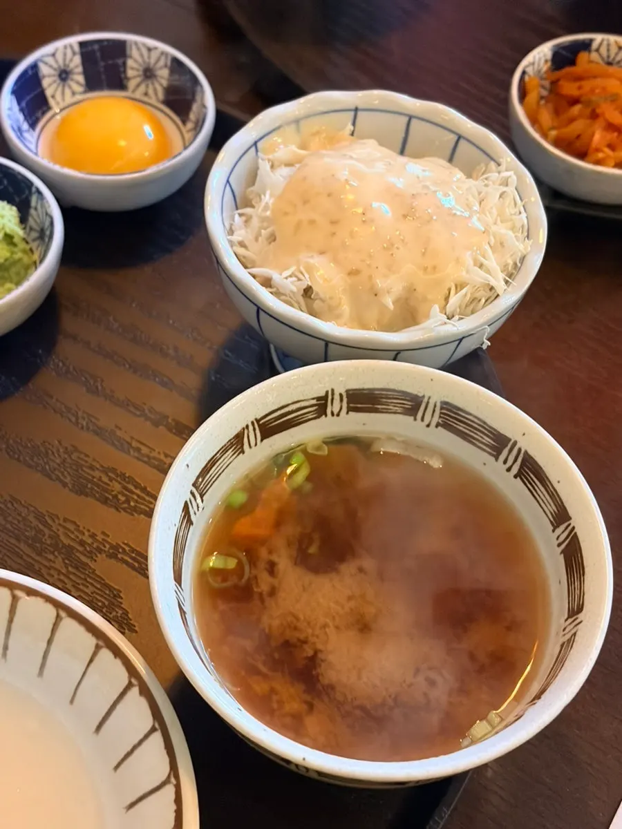 Rice soaked in tare sauce in the stekki-donburi