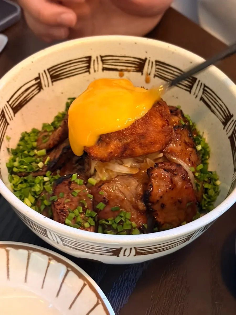 Stekki-donburi mixed with the egg yolk
