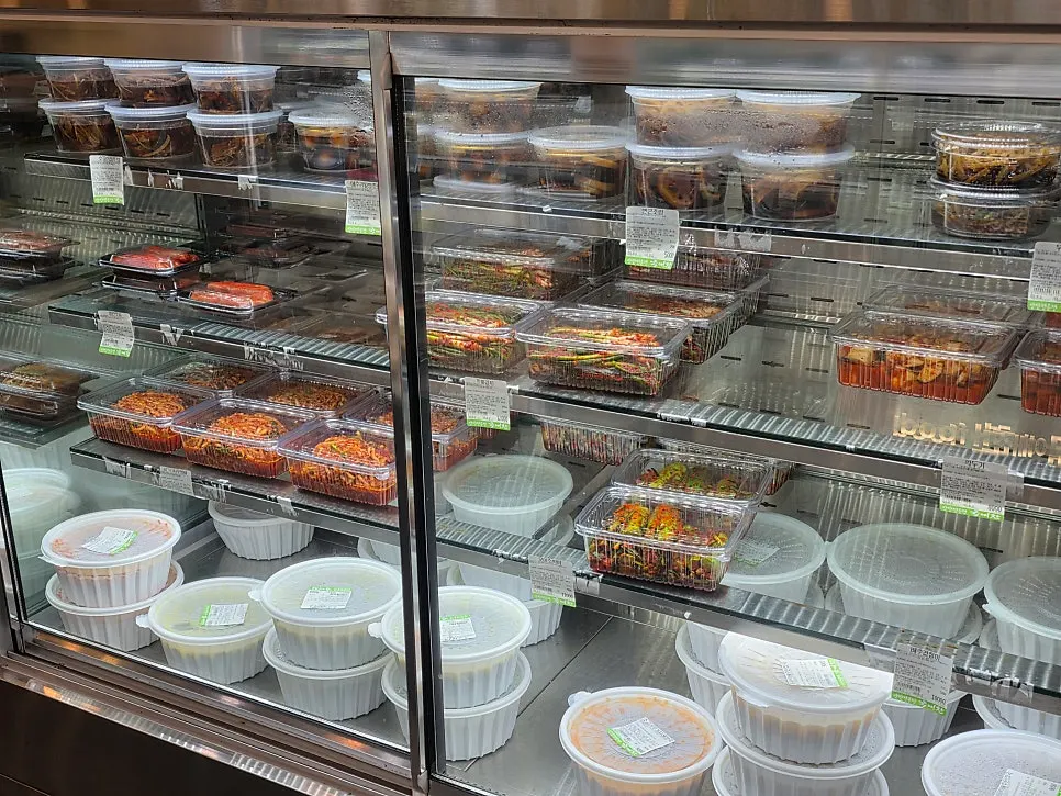 Gukaechan's side dish and soup section