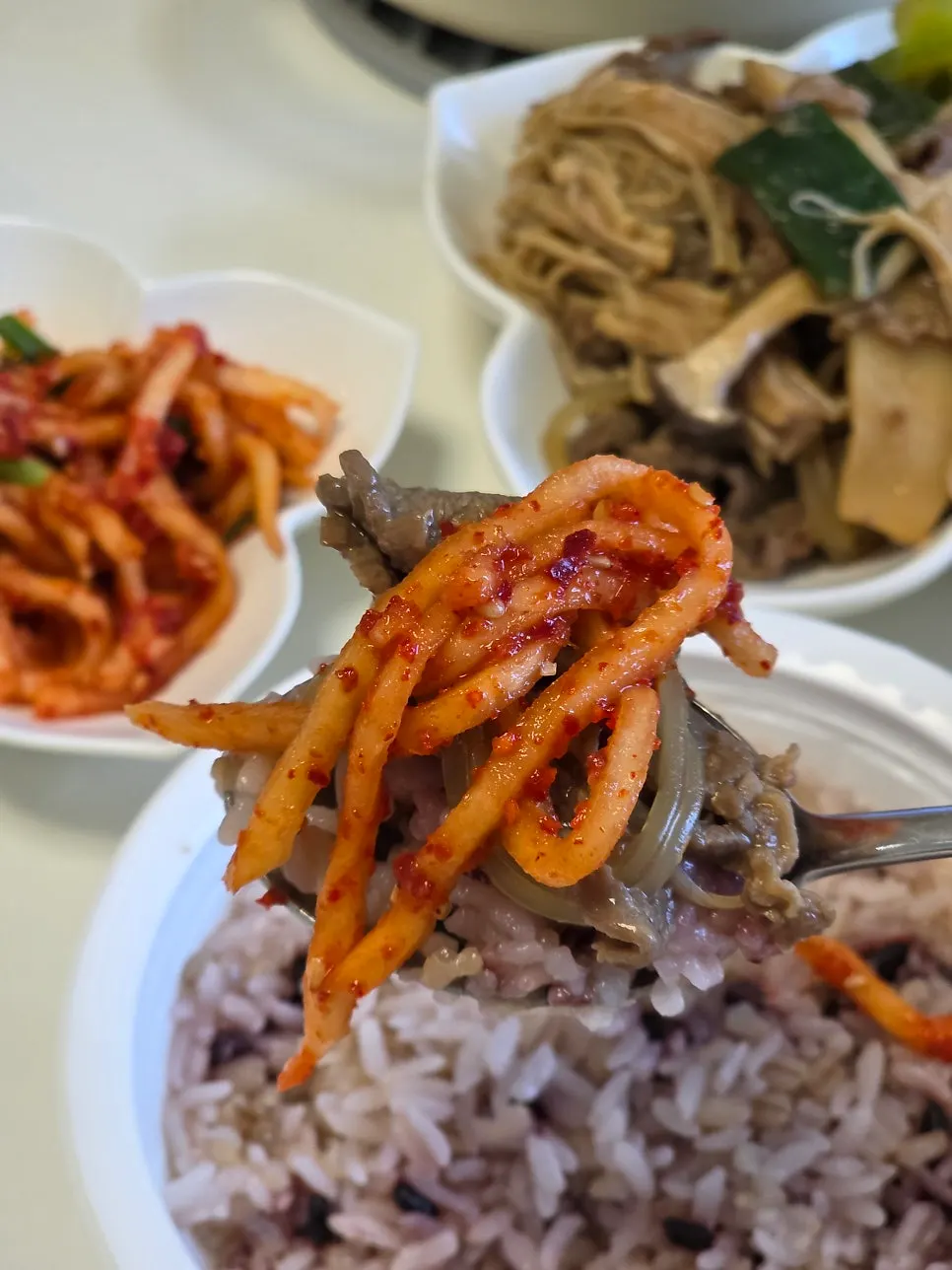 Packaged jeyuk bokkeum and side dishes brought home
