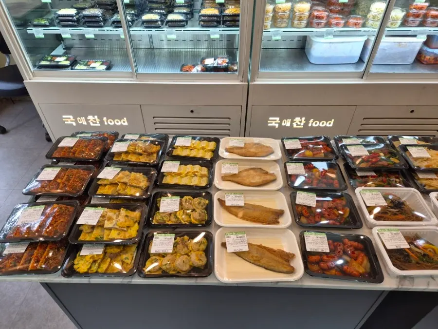 Display case of Gukaechan's soup and stew containers