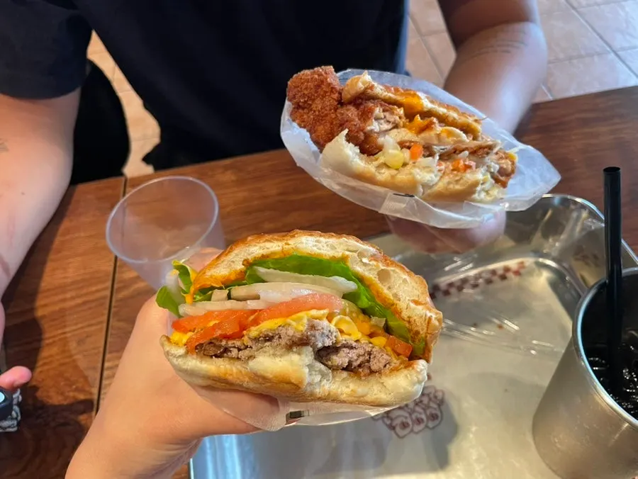 바삭한 치킨패티 크런치 치킨버거