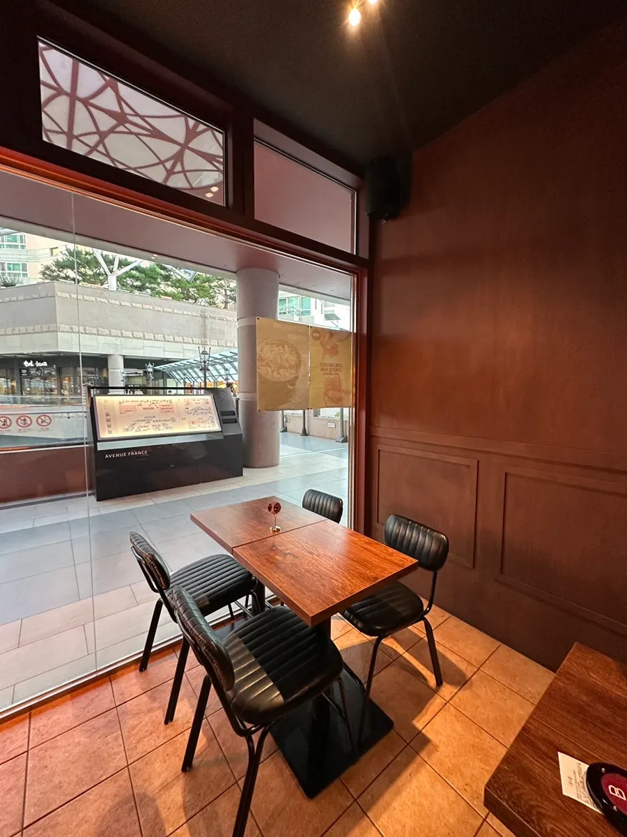 Interior of Base Burger Gwanggyo Avenue France Branch