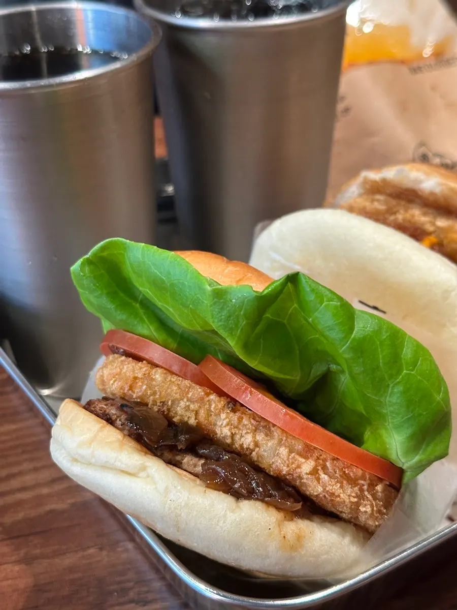 Burger-friendly sauces and fries