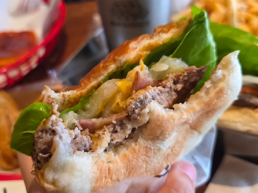 Hawaiian Burger set components
