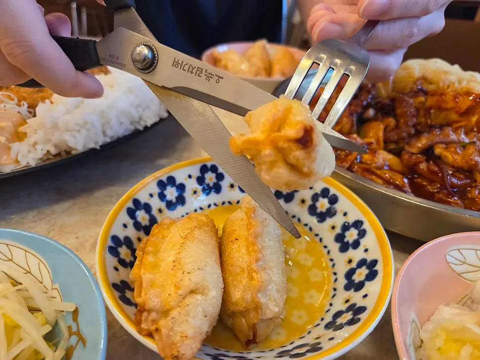 명란이 들어간 만두튀김 속