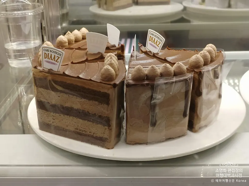 Slice cake showcase display at Café Diaz
