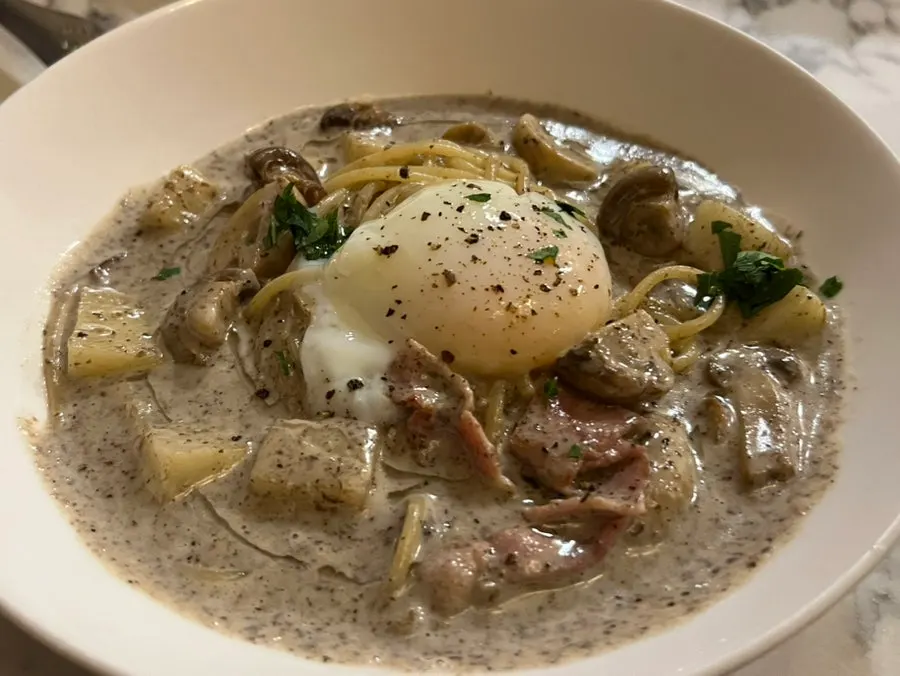건더기가 풍성한 해물 토마토 파스타