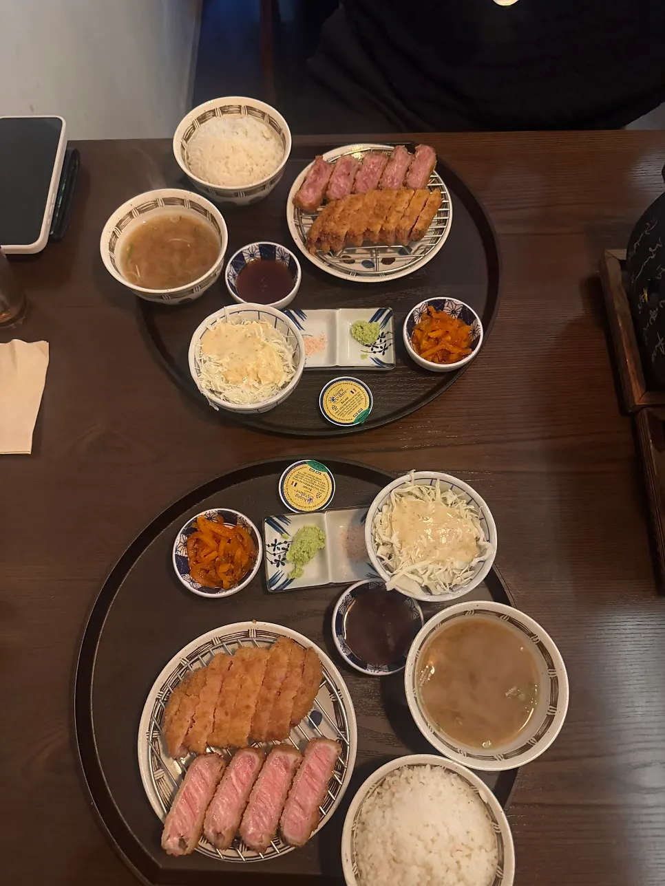 Personal grill on the table and a guide for eating the omurice
