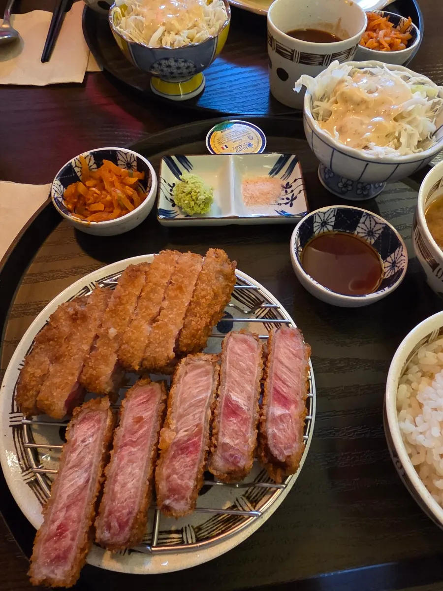 미니 화로와 규카츠 상차림