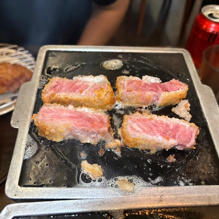 안심규카츠와 채끝규카츠 두 접시