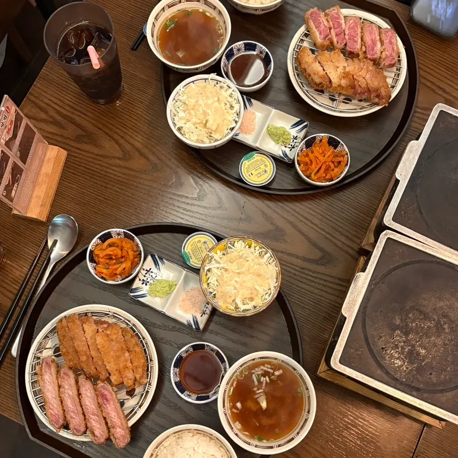 규엔당 규카츠와 밥을 함께 담은 한 끼