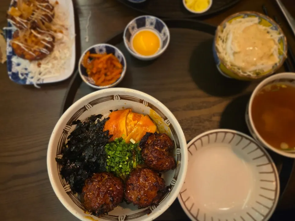 츠쿠네 덮밥 메뉴
