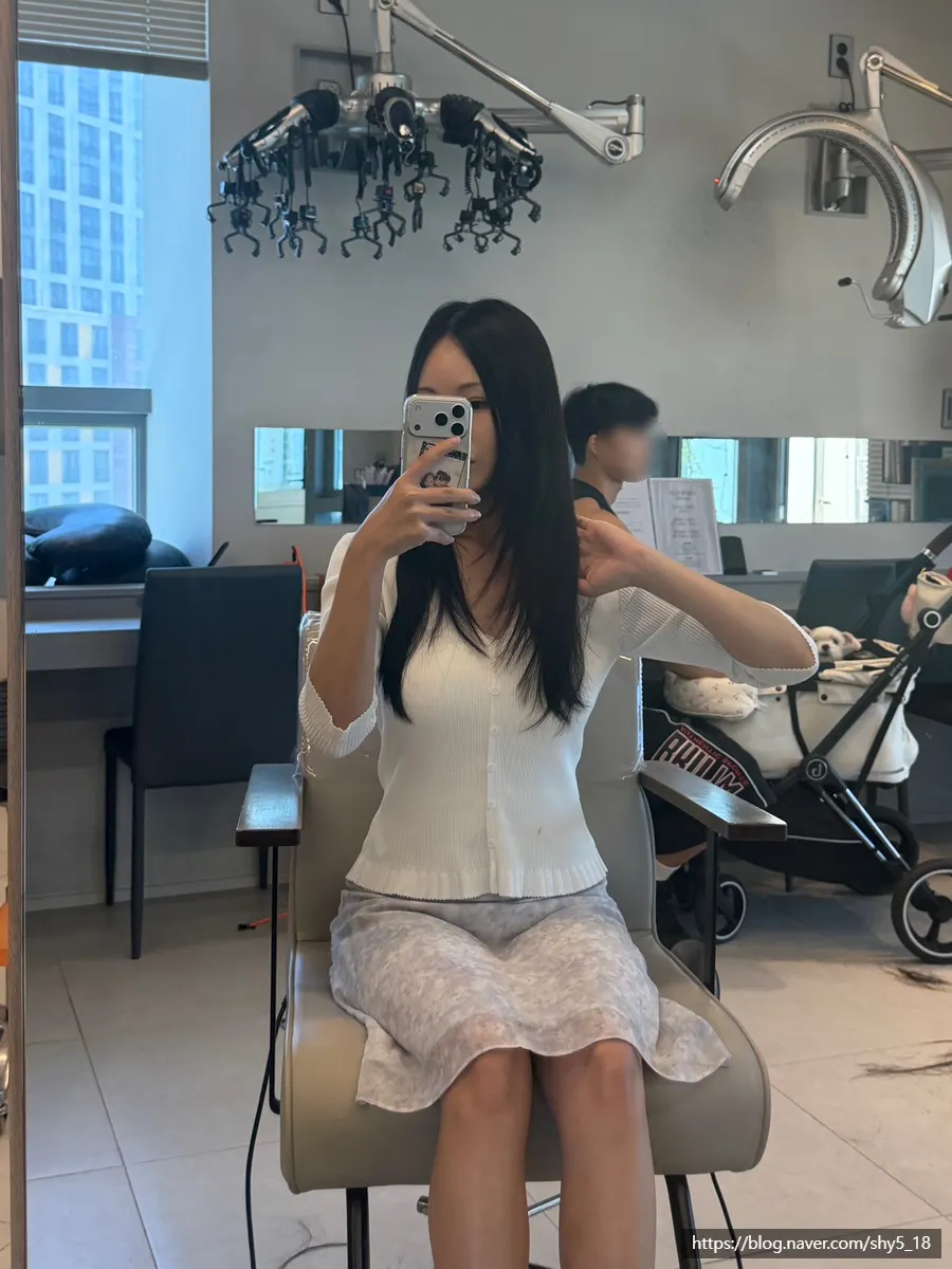앞머리 없는 긴 머리에 층을 넣는 커트