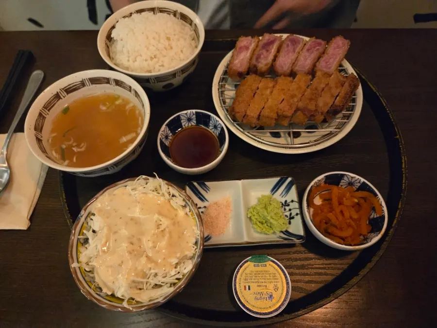 안심 규카츠 정식 차림