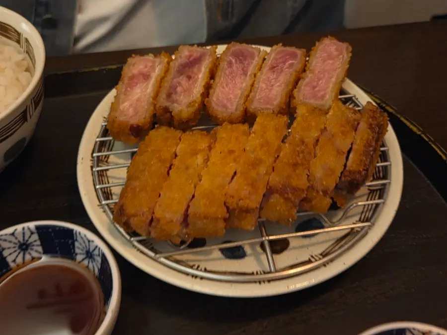 두툼한 안심 규카츠 단면