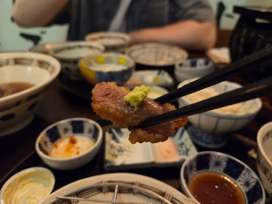 특제 소스와 와사비 규카츠
