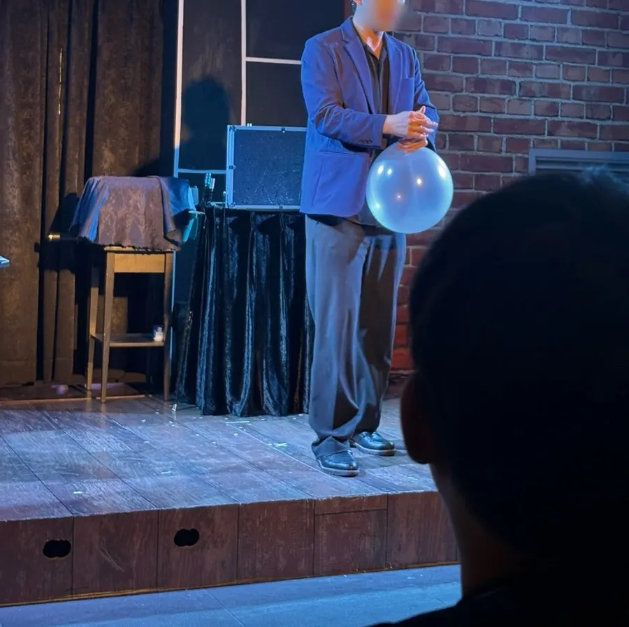 A scene from Mirinae Magic Theater's Magic & Joy children's magic show