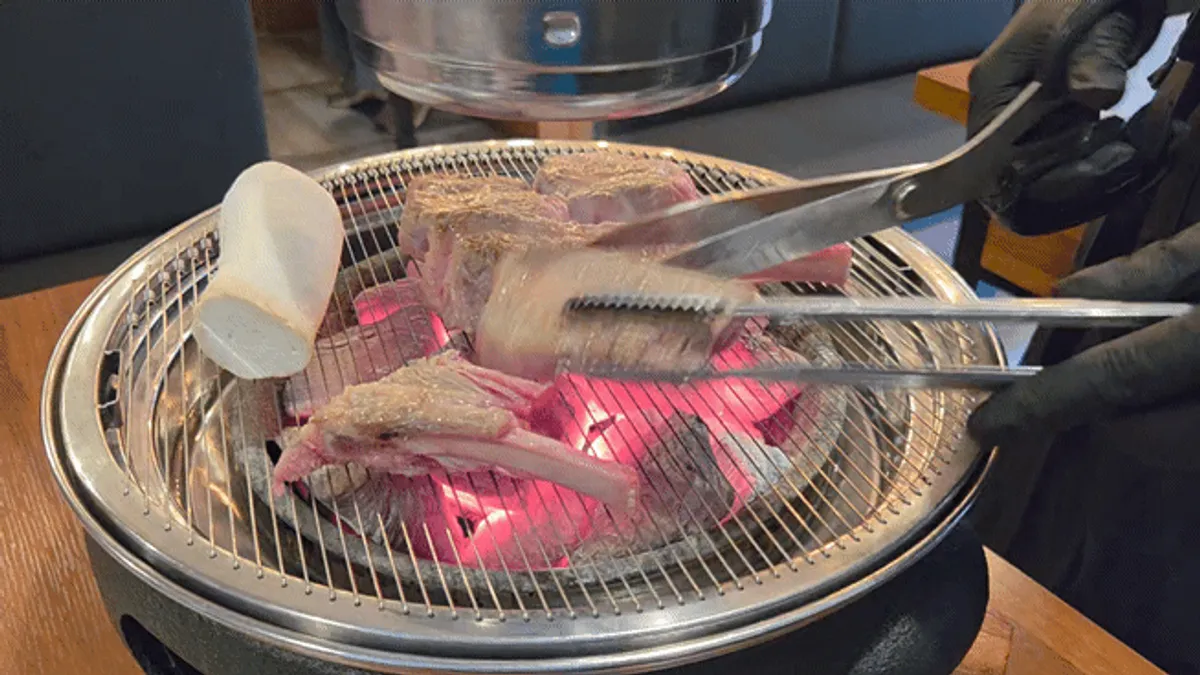 참숯에 구운 양갈비 마무리 접시
