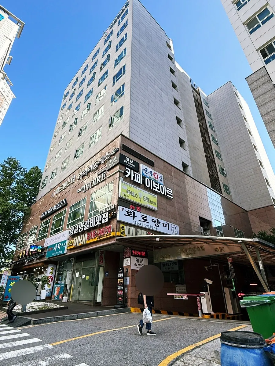 Entrance area of the Gwanggyo Advance Hill building