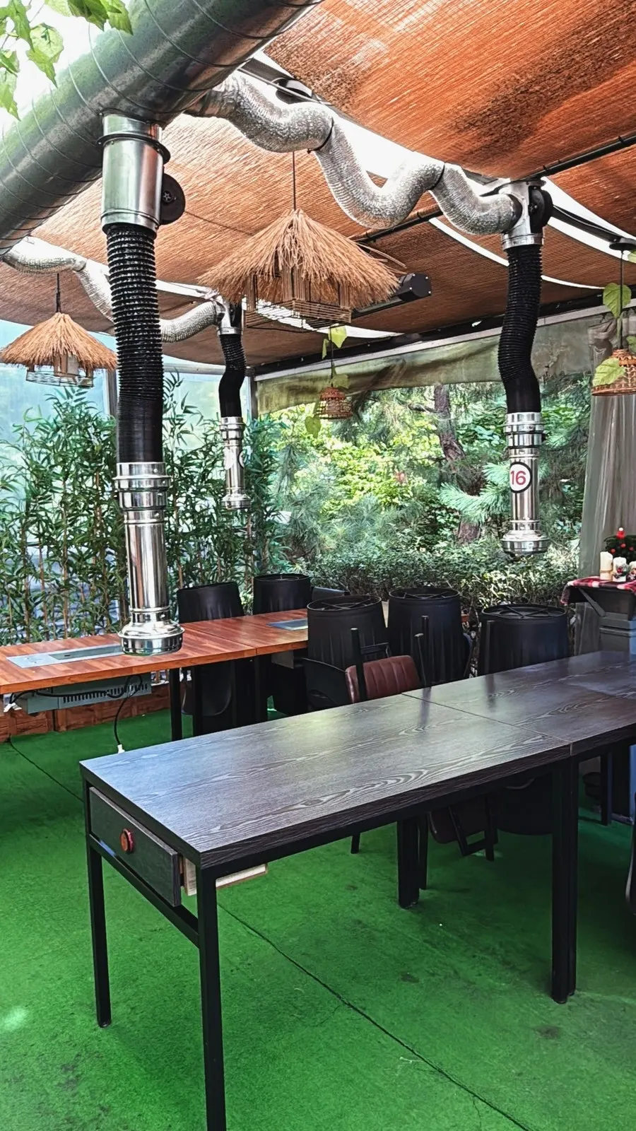 Terrace seating at Hwaro Yangmi surrounded by greenery